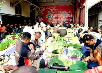 Ribuan Warga Antre Berebut Salam Tempel Gudang Garam