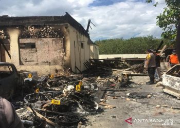 Polisi Telisik Dalang Pembakaran Polsek Tambelangan