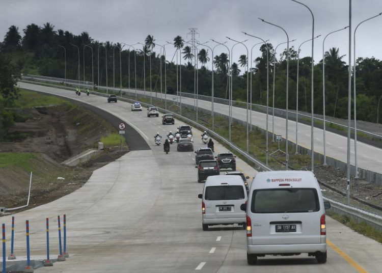 Jalan tol Manado-Bitung di Sulawesi Utara.