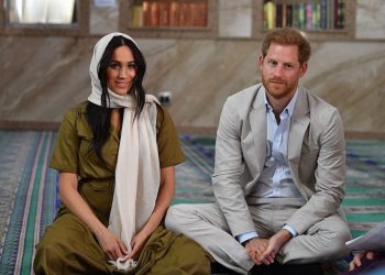 Kunjungi Masjid Tertua di Afrika, Penampilan Meghan Markle Menarik Perhatian