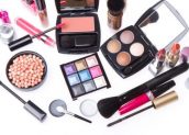 90% Bahan Baku Farmasi dan Kosmetik Impor Tak Perhatikan Kehalalan Kosmetik atau alat dandan
