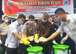Pemusnahan barang bukti sabu dan kokain. Foto: Ronald Ginting/Indonesiainside.id