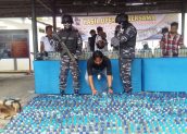 2.800 Liter Miras Hasil Tangkapan di Pelabuhan Manado dan Bitung Dimusnahkan