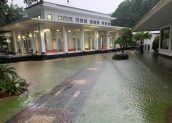 istana merdeka banjir