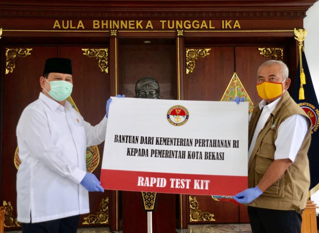 Prabowo Subianto Serahkan Bantuan 5.000 Rapid Test Kit untuk Pemkot Bekasi