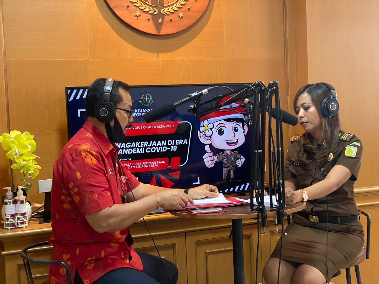 Kejari Badung Beri Penjelasan soal Isu Ketenagakerjaan Via Podcast