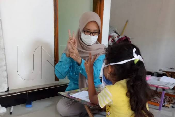 Prihatin Nasib Pelajar, Mahasiswa UNS Inisiasi Rumah Belajar Gratis