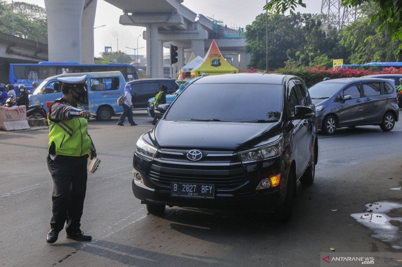 Hari Ini, Puluhan Kendaraan Pribadi Ditilang Melanggar Ganjil Genap