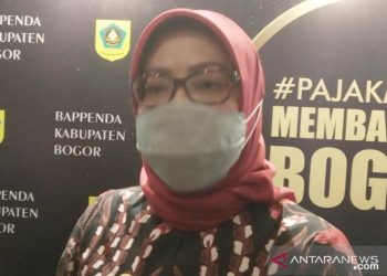 Bupati Bogor Awasi Kerumunan Warga di Lokasi Pemakaman Jenazah Laskar FPI