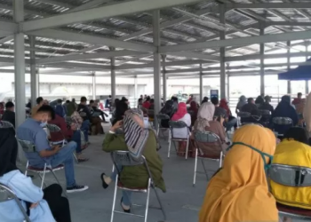 Peserta Rapid Test di Bandara Adi Soemarmo Membeludak