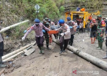 Dua Korban Longsor Bekas Galian Tambang Ditemukan