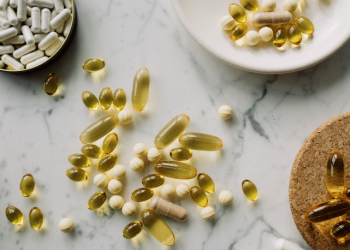Mari Bersama Bantu Paket Vitamin dan Suplemen Untuk Nakes