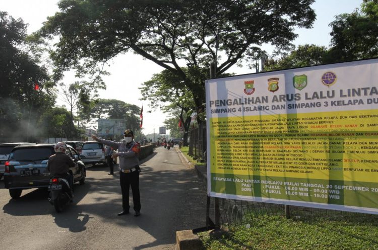 Rekayasa lalu lintas untuk mengatasi kemacetan di Tangerang. Foto: Dishub