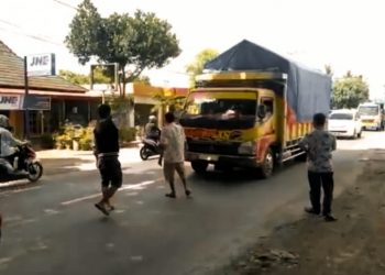 Truk Jawa – Bali Disweeping, Kalau Bawa Telur Tiada Kata Ampun