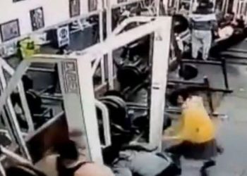 Tragis, Seorang Ibu Meninggal Saat Terkena Barbel 180kg Disaksikan Anaknya