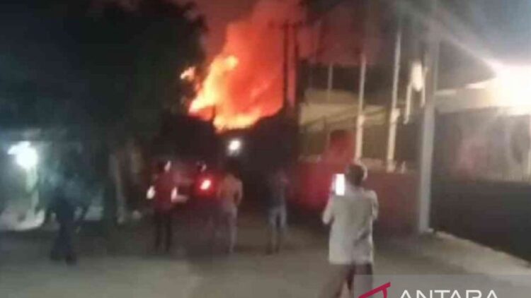 Tangkapan layar detik-detik terjadi ledakan dahsyat pada insiden kebakaran yang melanda Gudang Munisi Daerah (Gudmurah) Kodam Jaya TNI AD di Ciangsana, Kabupaten Bogor, Jawa Barat, Sabtu (30/3/2024) petang. ANTARA/HO