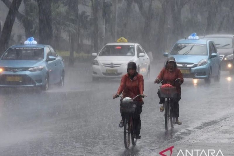 Waspada Hujan Lebat di 20 Provinsi hingga Kerawanan Banjir dan Angin Kencang