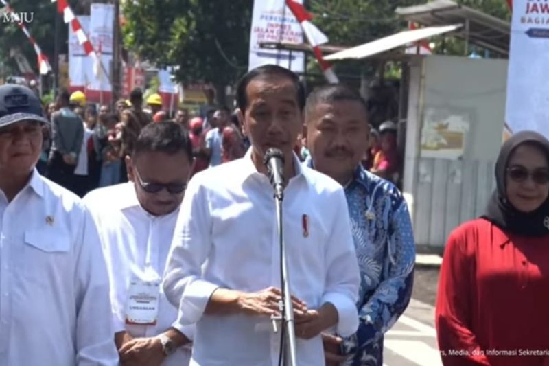 Jokowi Resmikan Proyek 33 Ruas Jalan 275 Km Senilai Rp925 Miliar di Jatim