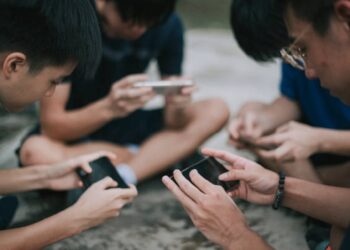 Mengelola Penggunaan Media Sosial demi Kesehatan Mental