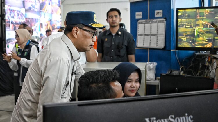 Menteri Perhubungan Budi Karya Sumadi saat melakukan peninjauan di Pelabuhan Bakauheni dan Pelabuhan Panjang, Lampung (Foto: BKIP)