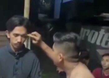 Perundungan terhadap suporter bola di Solo. (Foto: tangkapan layar)