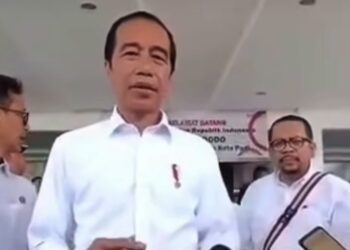 Detik- detik Pria Terobos Presiden Jokowi Sambil Teriak Gaji Ditahan Negara Selama 6 Tahun