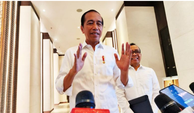 Presiden Joko Widodo memberikan keterangan pers di IKN, Kabupaten Penajam Paser Utara, Kaltim, Senin (29/7/2024). ANTARA/Mentari Dwi Gayati/am.