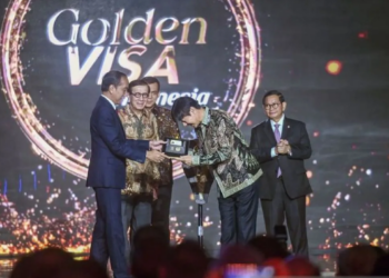 Pelatih Timnas Shin Tae-yong Terima Golden Visa dari Presiden Jokowi, Ini Hebatnya