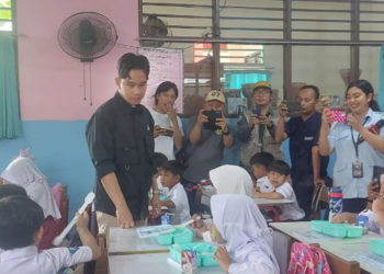 Gibran Rakabuming Raka Pantau Program Makan Gratis di Tangerang