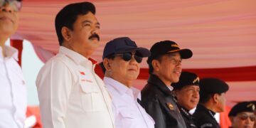 Prabowo dan Jokowi Kompak Hadiri Gelar Unsur Armada TNI AL