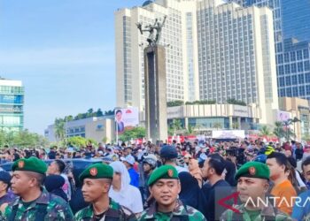 Ribuan Warga Memadati Bundaran HI Menyambut Pelantikan Presiden