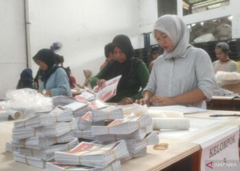 KPU Jakbar Rekrut Ratusan Pekerja Tambahan untuk Percepat Sortir dan Pelipatan Suara
