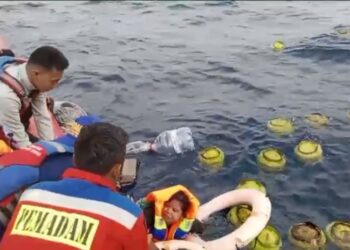 Gulkarmat Evakuasi Kapal Penumpang yang Bocor di Kepulauan Seribu