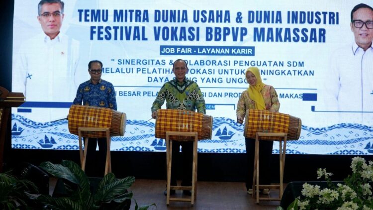 Ribuan pencari kerja di seputar kota Makasaar antusias memadati perhelatan Naker Expo 2024 di Balai Besar Pelatihan Vokasi dan Produktivitas BBPVP) Makassar, Sulawesi Selatan, 20-21 Desember 2024. (Foto: Biro Humas Kemnaker)