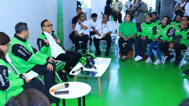 Wakil Menteri Ketenagakerjaan (Wamenaker) Immanuel Ebenezer Gerungan menegaskan perlunya untuk memperkuat dialog antara pemerintah, perusahaan aplikator, dan pekerja di sektor ekonomi digital. (Foto: Biro Humas Kemnaker)