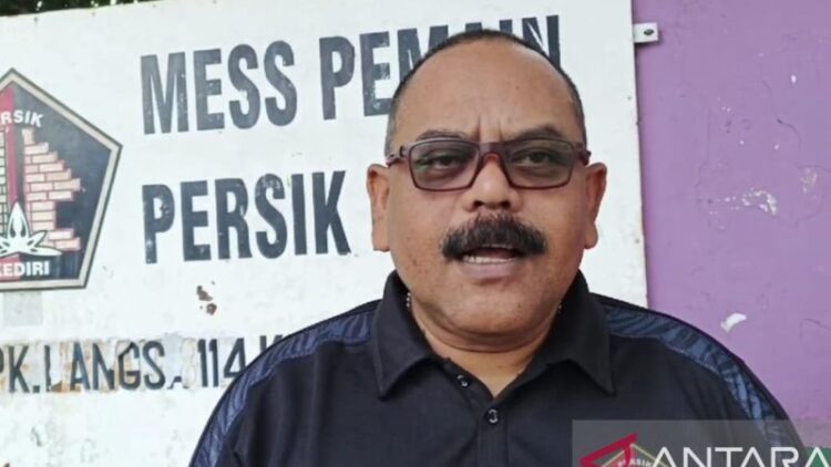 Ketua Panitia Pelaksana (Panpel) Persik Kediri Tri Widodo di Kediri, Jawa Timur. ANTARA