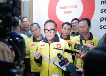Wamenaker Serahkan Bonus Hari Raya untuk Driver Maxim