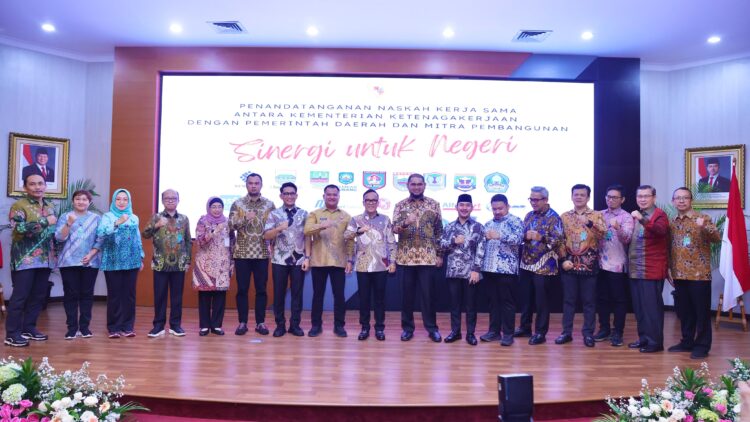 Penandatanganan kerja sama ini adalah awal yang positif dan mendorong sinergi yang lebih erat untuk mewujudkan Asta Cita Presiden melalui pembangunan ketenagakerjaan yang berkualitas dan berdaya saing. (Foto: Biro Humas Kemnaker)
