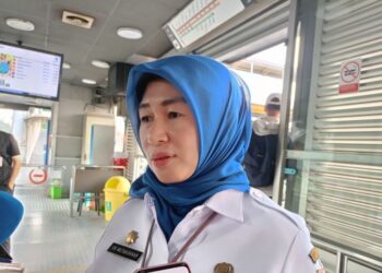 Pemkot Jaktim Awasi ASN Naik Angkutan Umum Lewat Sistem Foto