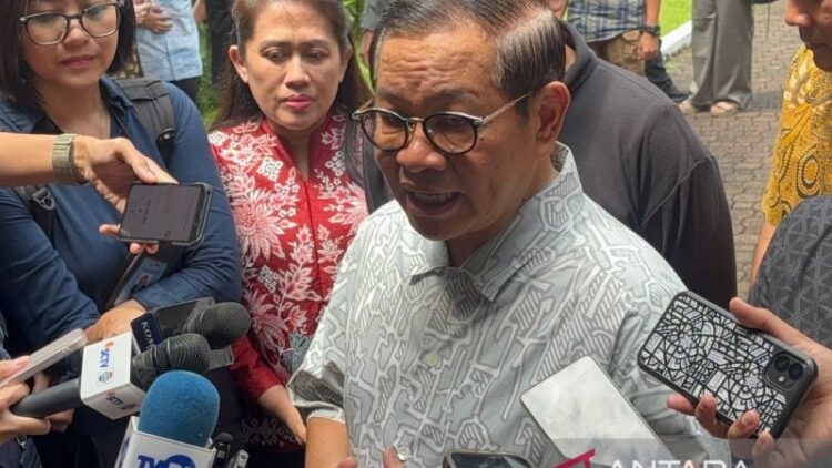 Gubernur DKI Jakarta Pramono Anung Wibowo saat dijumpai di Jakarta Pusat, Selasa (13/5/2025). ANTARA/Lifia Mawaddah Putri.