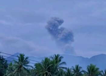 Gunung Dukono di Halmahera Utara meletus Dua Kali, Asap Membumbung Tinggi ke Udara