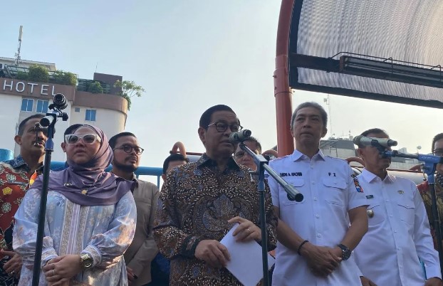 Gubernur DKI Jakarta Pramono Anung memberikan keterangan pers di Terminal Blok M dalam peresmian Transjabodetabek rute Bogor-Blok M, Jakarta, Kamis (5/6/2025). ANTARA/Luthfia Miranda Putri.