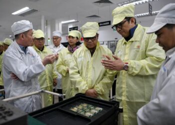 Wamenkomdigi Tinjau Kesiapan Industri Manufaktur Hadapi Gelombang AI