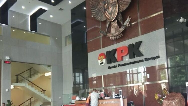 KPK panggil Lisa Mariana jadi saksi hari ini dan beberkan OTT yang libatkan Wamenaker.