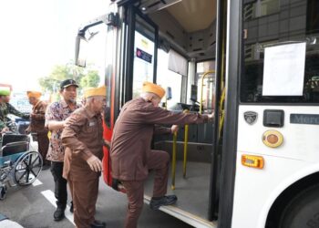 Hari Veteran Nasional: 500 Veteran Keliling Jakarta Gratis Naik Bus Transjakarta