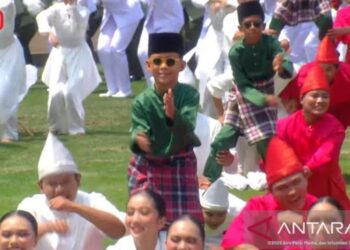 Bocah Penari Viral Pacu Jalur Rayyan Ramaikan HUT RI di Istana Merdeka
