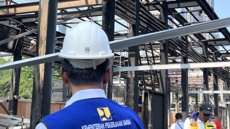 Menteri PU Targetkan Halte Transjakarta Terbakar Bisa Berfungsi Kurang dari Sepekan