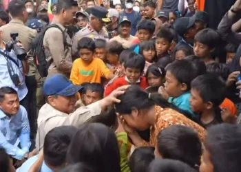 Kunjungi Korban Banjir di Aceh, Presiden Prabowo Ajak Anak-anak Tetap Semangat Sekolah