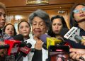 Sidang Korupsi Chromebook Ditunda: Ibu Nadiem Makarim Ungkap Isi Surat Haru di Hari Ibu Sidang Korupsi Chromebook Ditunda: Ibu Nadiem Makarim Ungkap Isi Surat Haru di Hari Ibu