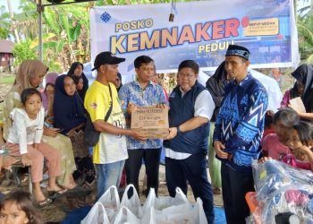 Respons Cepat Bencana, Kemnaker Salurkan Bantuan Kemanusiaan ke Aceh, Sumut, dan Sumbar